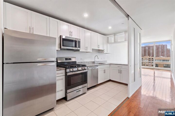 Property Photo:  20 Newport Parkway 2306  NJ 07310 