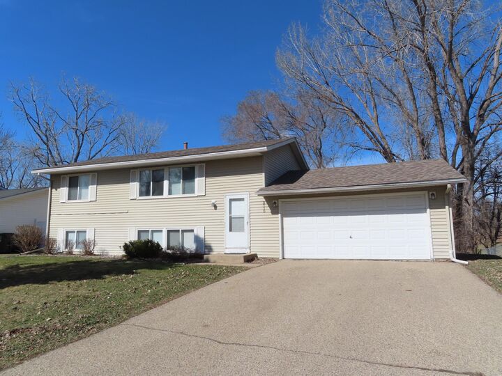 Property Photo:  2115 Cliffview Drive  MN 55122 