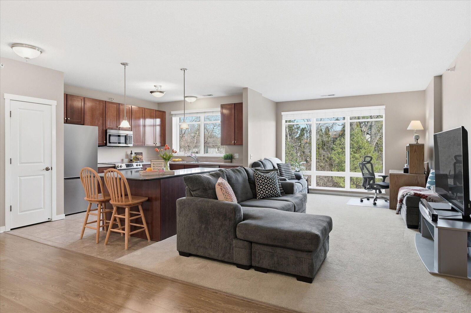 Property Photo:  1070 Grandview Court NE 414  MN 55421 