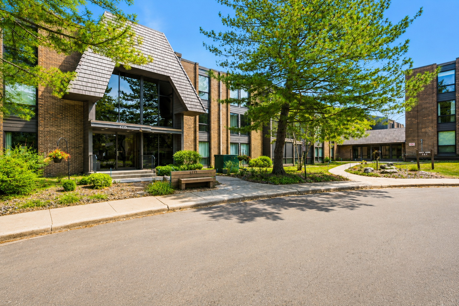 Property Photo:  6115 Lincoln Drive 152  MN 55436 
