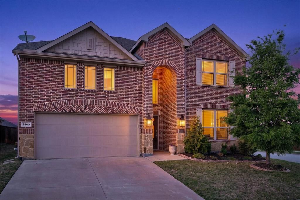 Property Photo: 9300 Silver Dollar Drive TX 76131