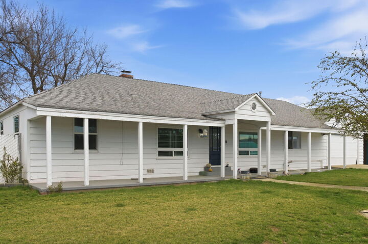 Property Photo:  1244 NE Powell Lane  OR 97754 