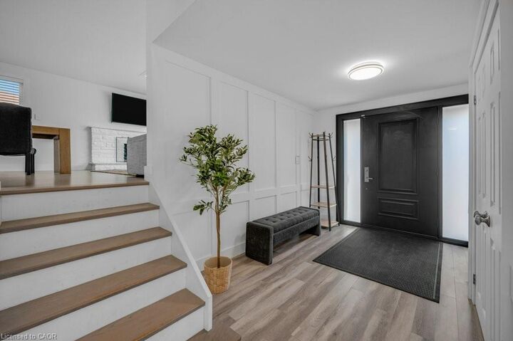 Property Photo: 628 Ardleigh Crescent ON L7L 4K8