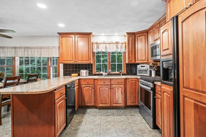 Property Photo:  18 Heritage Lane  MA 01940 