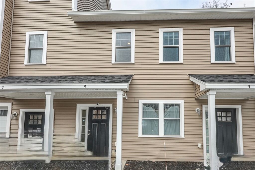 Property Photo: 7 Gorham St 5 MA 01824