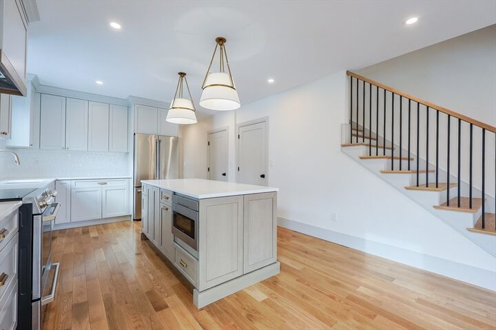 Property Photo:  68 Rowe St 4  MA 02131 