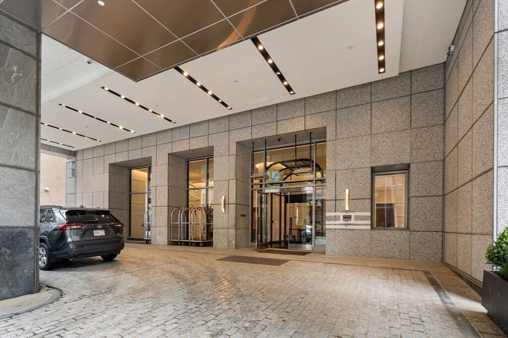 Property Photo: 1 Avery Street 10B MA 02111