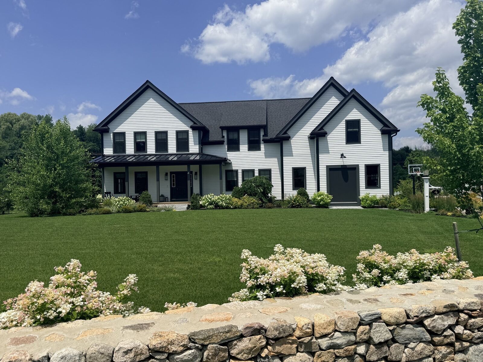 Property Photo:  4 Dairy Farm Ln  MA 01772 