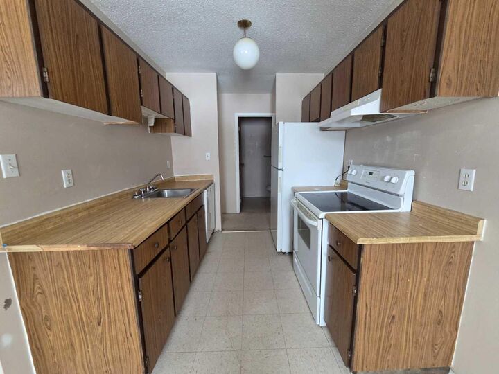 Property Photo: 5317 5 Avenue 301 AB T7E 1P7