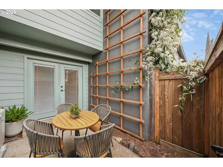 Property Photo:  7232 N New York Ave 6  OR 97203 