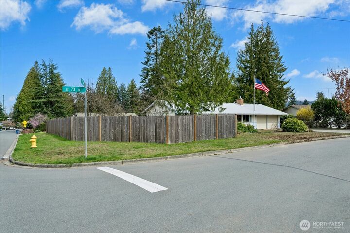 Property Photo:  12502 SE 73rd Place  WA 98056 