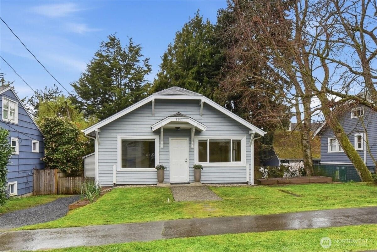 Property Photo:  8553  Dayton Avenue N  WA 98103 