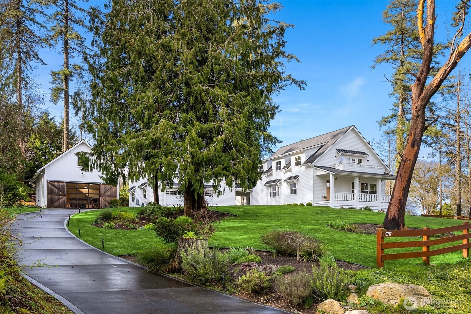 Property Photo: 10717 NE Manitou Park Boulevard WA 98110