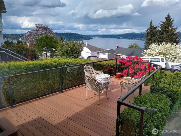 Property Photo:  11027  Auburn Avenue S  WA 98178 