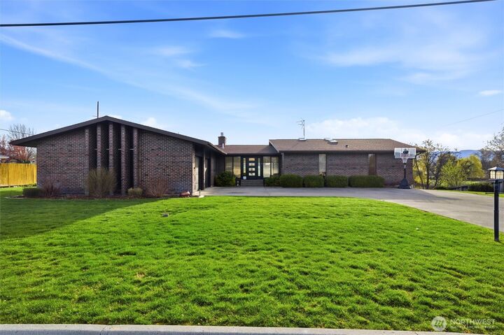 Property Photo:  1319  Barleen Drive  WA 99362 