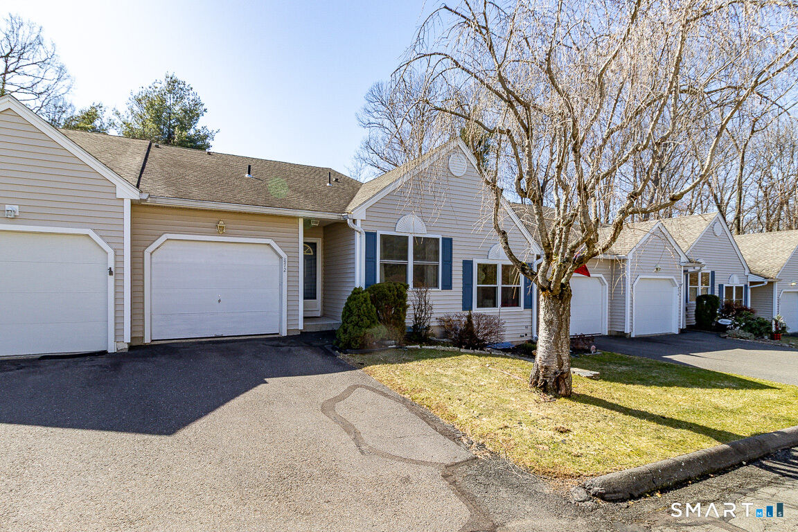 Property Photo:  872 Glacier Way 872  CT 06489 