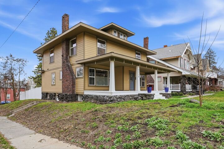 Property Photo:  1728 W 9th Ave  WA 99204 