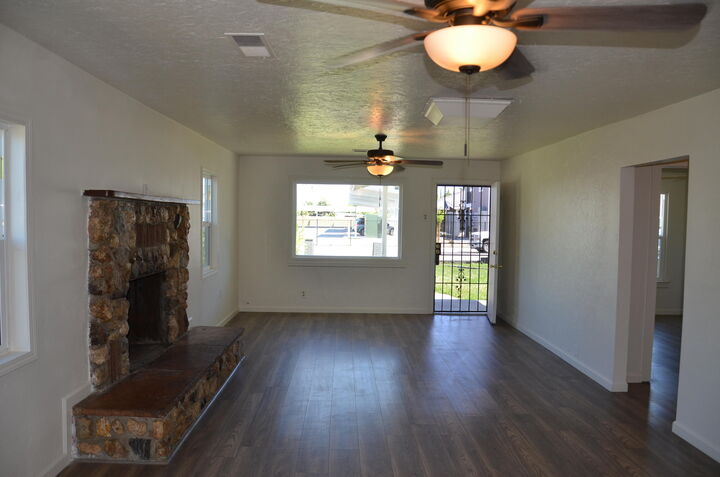 Property Photo:  237 Smith Avenue  CA 93245 