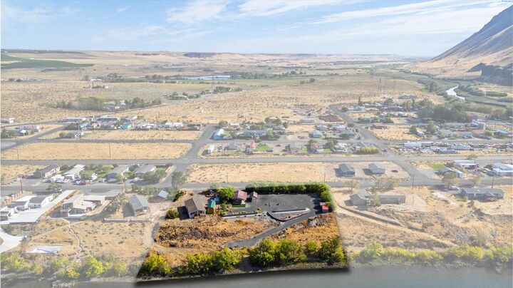 Property Photo:  18228 SW Shore Avenue  WA 99321 