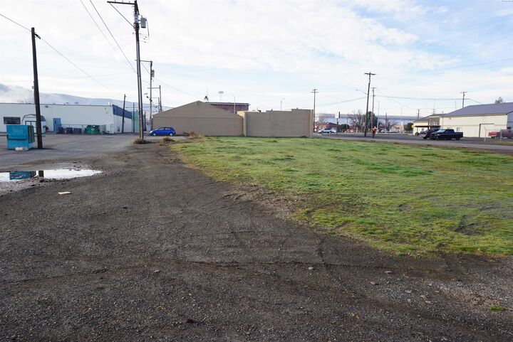 Property Photo:  1311 Bennett Ave  WA 99350 