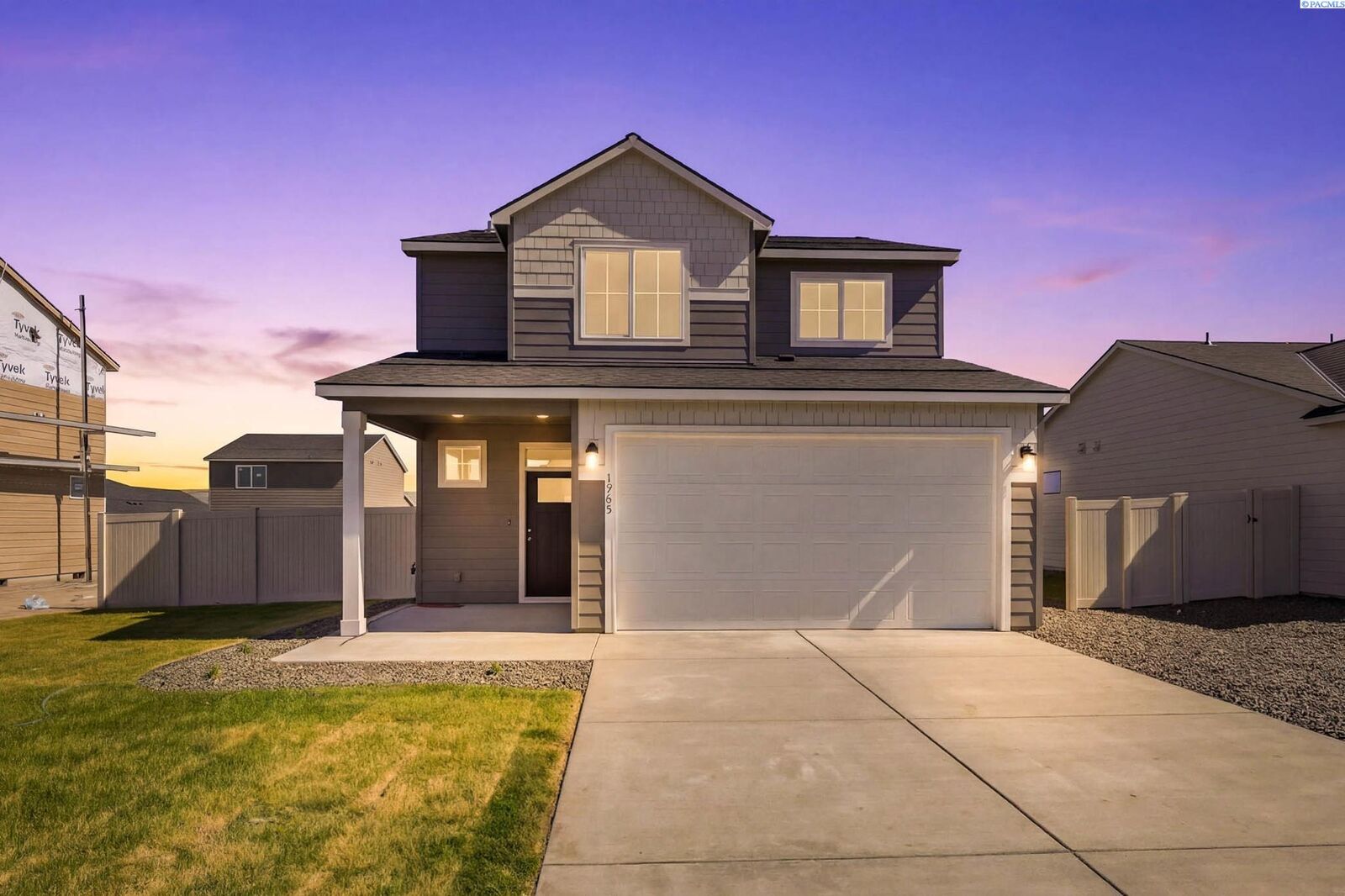 Property Photo: 1208 18th St WA 99320