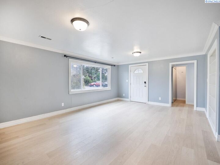 Property Photo: 620 SE McKenzie Street WA 99163