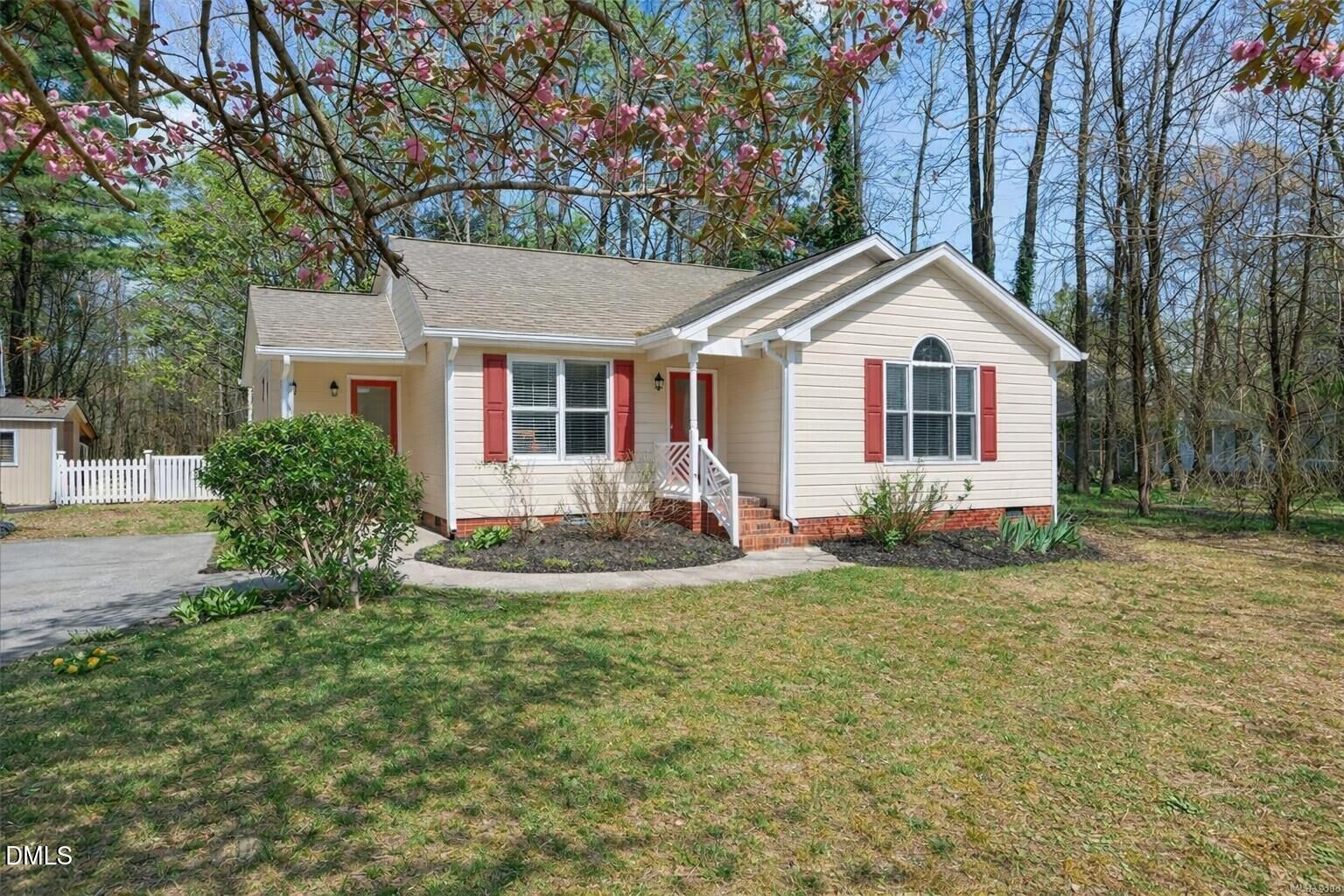 Property Photo:  121 Fox Run Road  NC 27596 