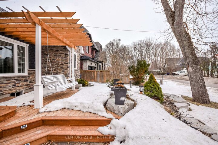 Property Photo:  684 Park Road  ON L9S 2E1 