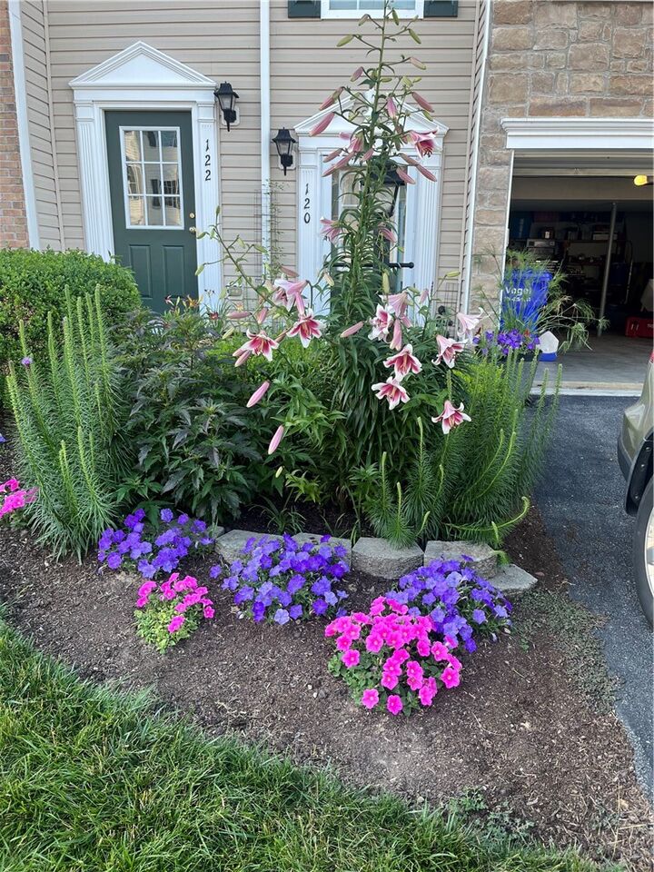 Property Photo:  120 Cole Ct  PA 16037 