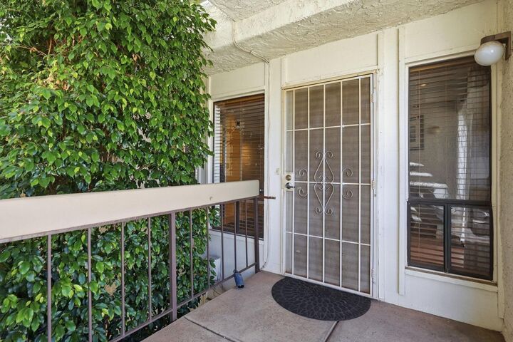 Property Photo:  3002 N 70th Street Unit 225  AZ 85251 