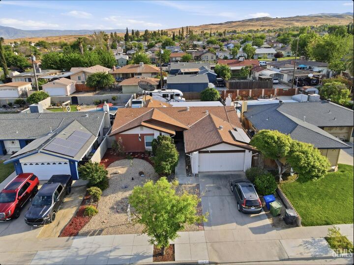 Property Photo:  209 E Warren Street  CA 93268 