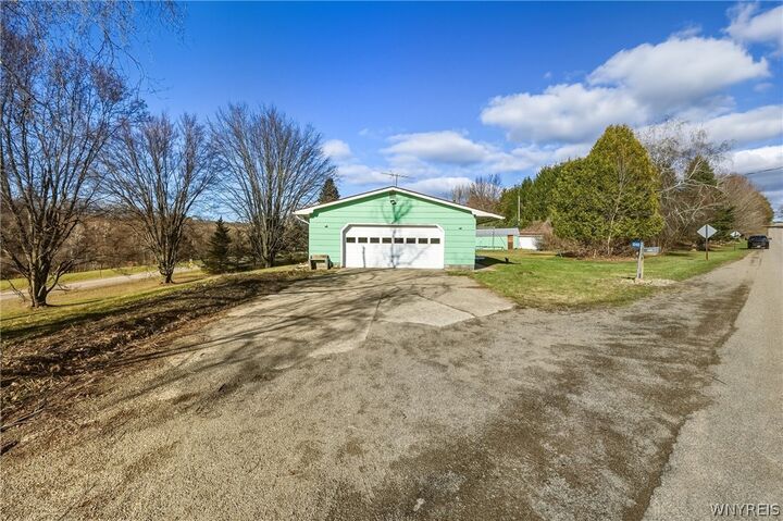 Property Photo:  1040 W Hughes Road  NY 14009 