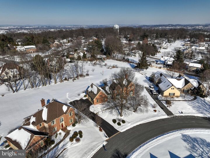 Property Photo: 1021 Steeplechase Drive PA 17601