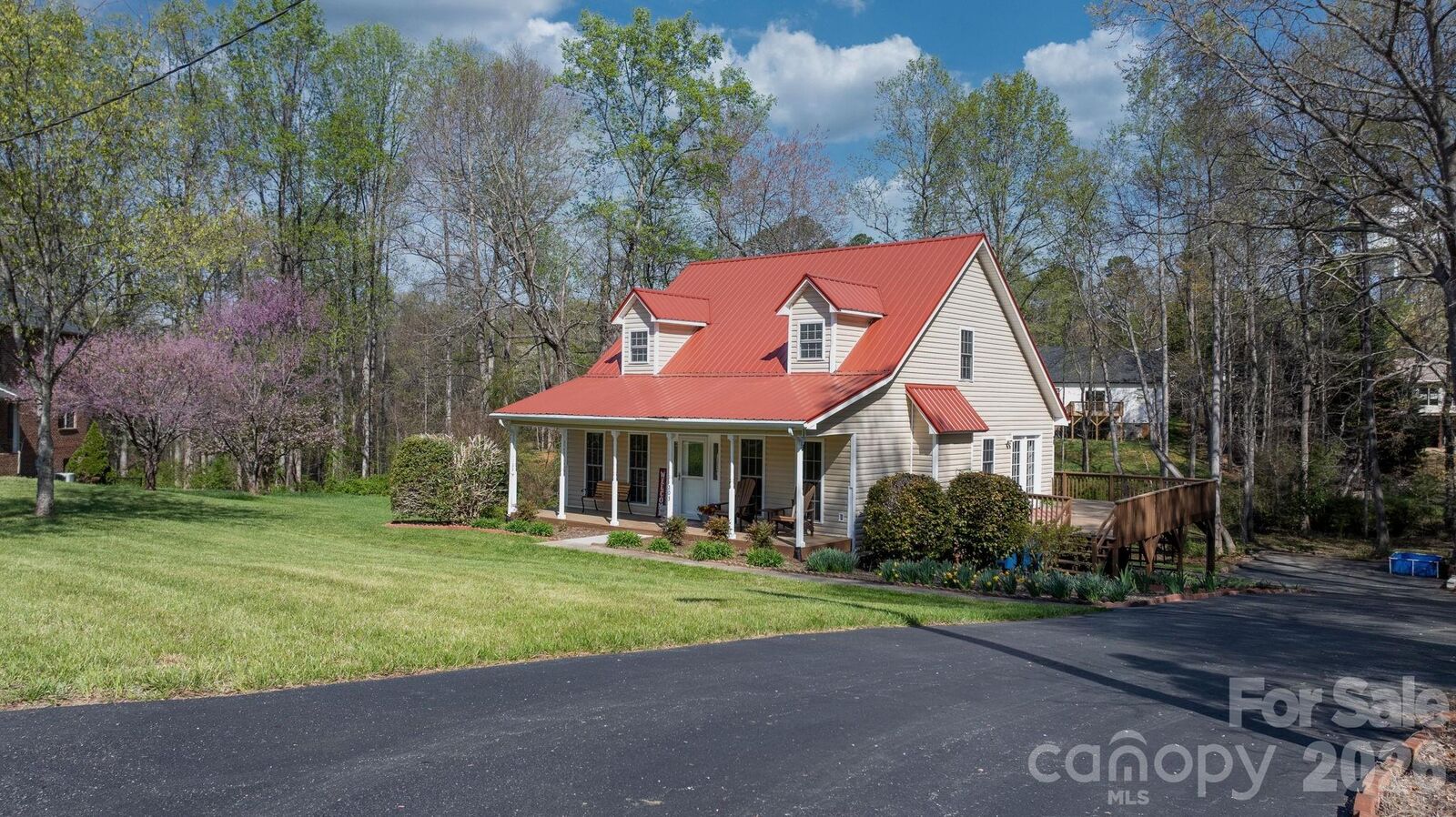 Property Photo: 203 Nottingham Drive NC 28650