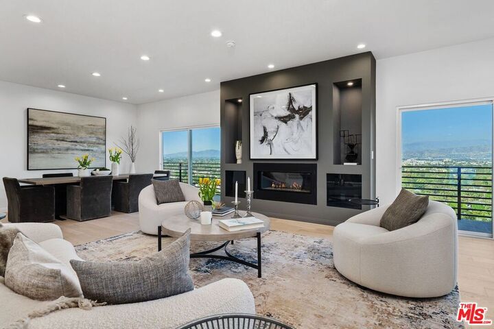 Property Photo:  11725 Laurelwood Dr  CA 91604 