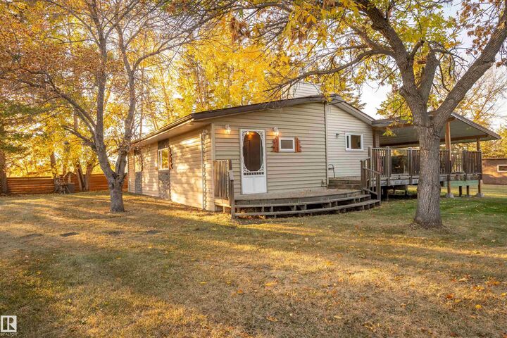 Property Photo:  62 Buskmose Drive  AB T0C 2V0 