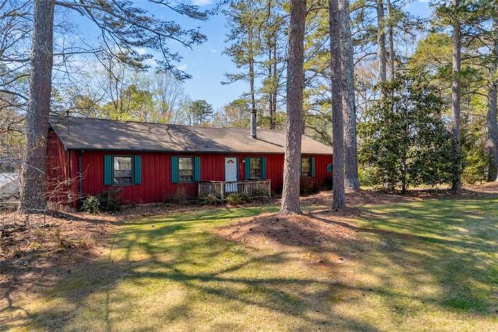 Property Photo: 185 Live Oak Place GA 30606