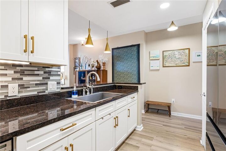 Property Photo:  3040 Peachtree Road NW 1013  GA 30305 