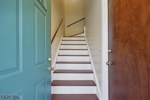 Property Photo:  33 N Willow St 2  NJ 07042 