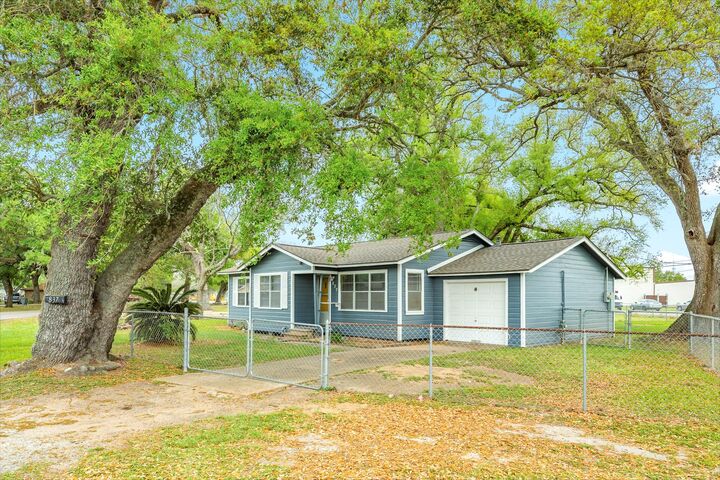 Property Photo:  837 Pin Money Street  TX 77531 