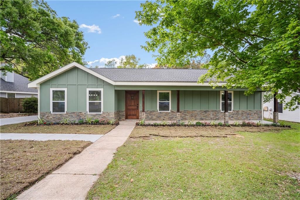 Property Photo:  6517 Creekwood Court  AL 36695 