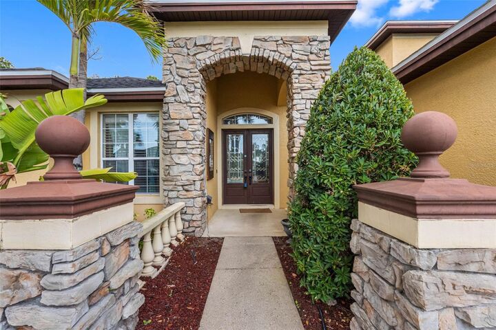 Property Photo:  16750 Ivy Lake Drive  FL 33556 