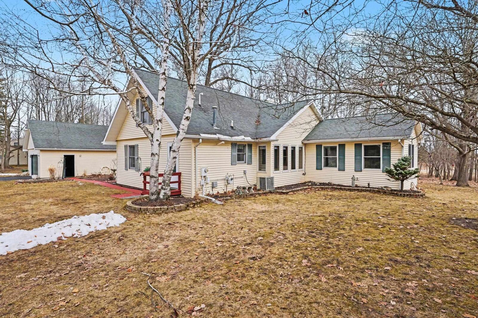 Property Photo:  1728 Linksview Way  MI 48624 
