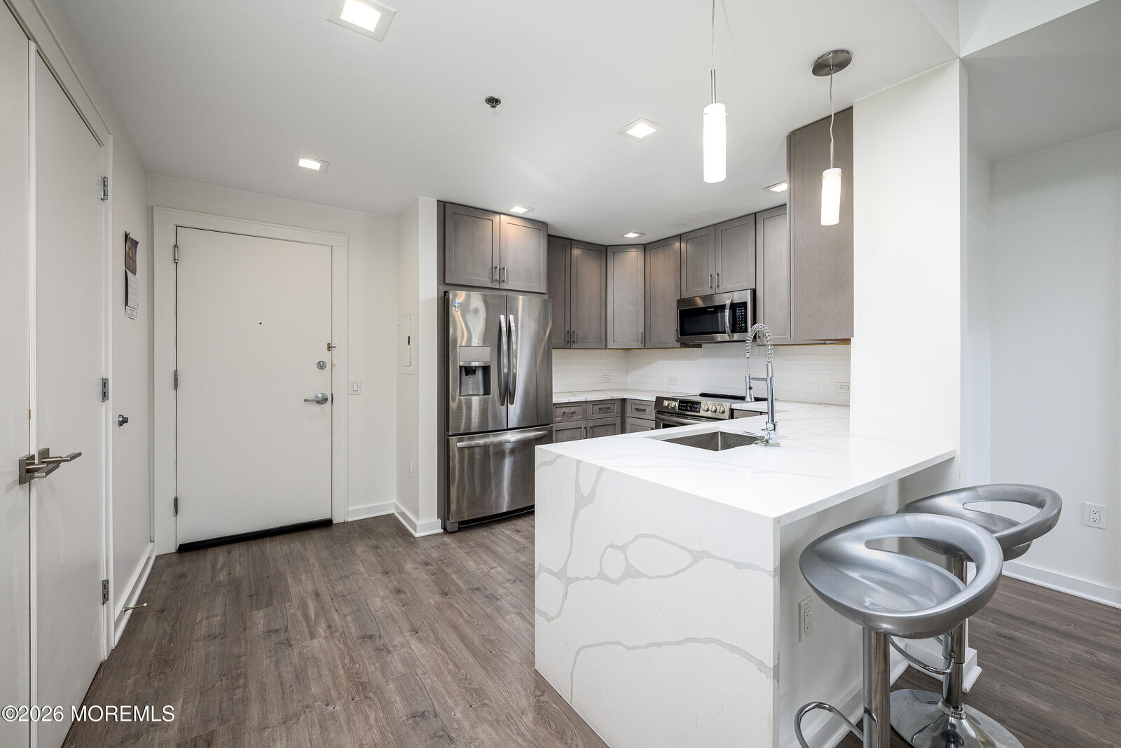 Property Photo:  1 Carriage City Plaza  NJ 07065 