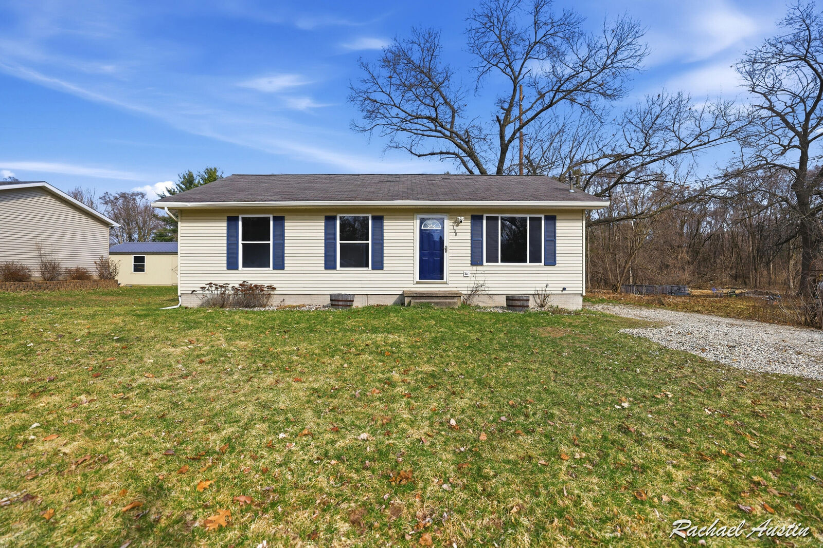 Property Photo:  1100 N Edgewood Street  MI 48838 