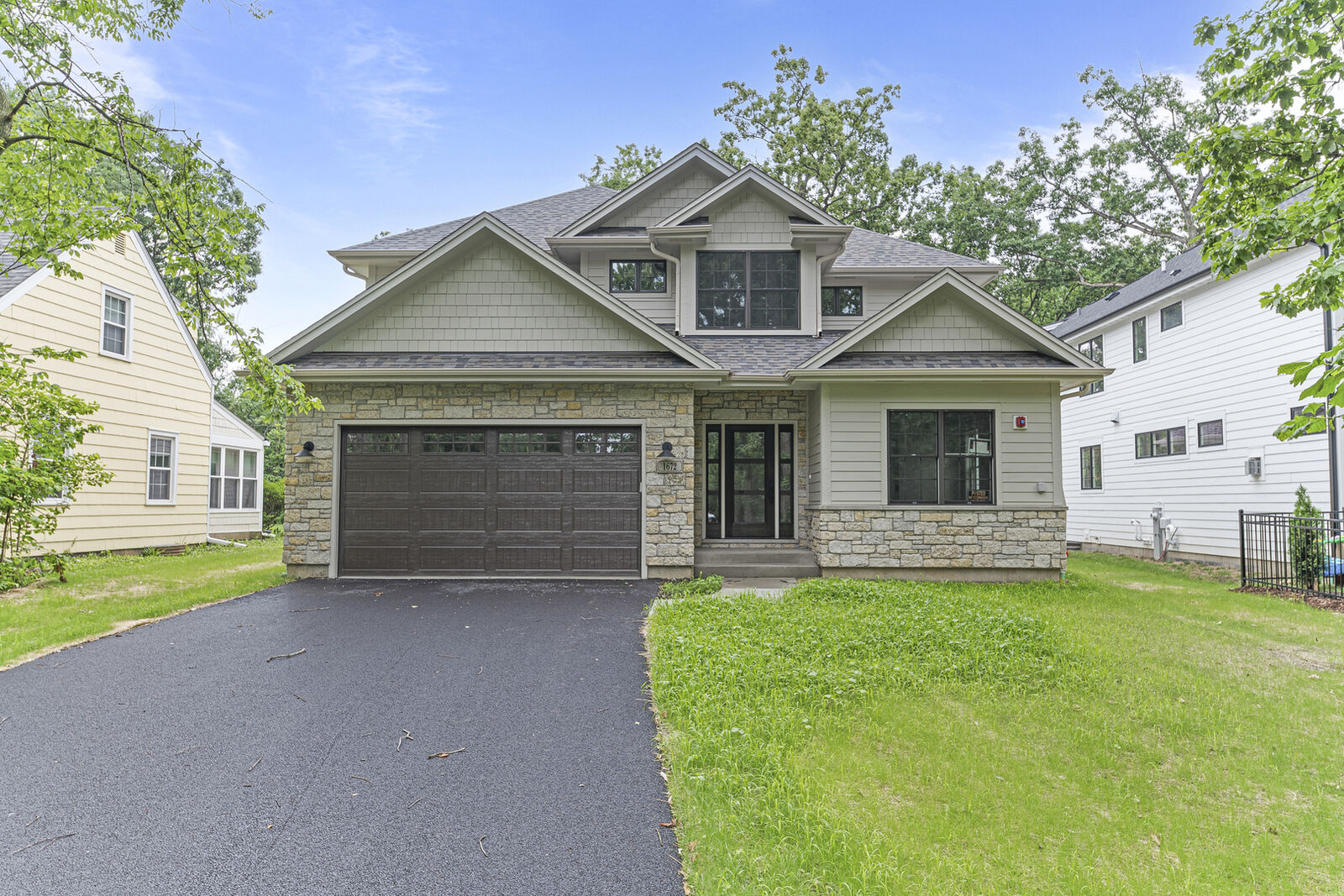 Property Photo:  1672 Huntington Lane  IL 60035 