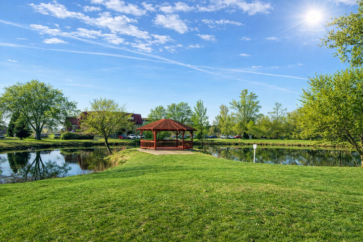 Property Photo: 1850 Tall Oaks Drive 2204 IL 60505