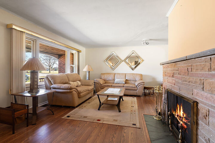 Property Photo: 1750 Potter Road IL 60068