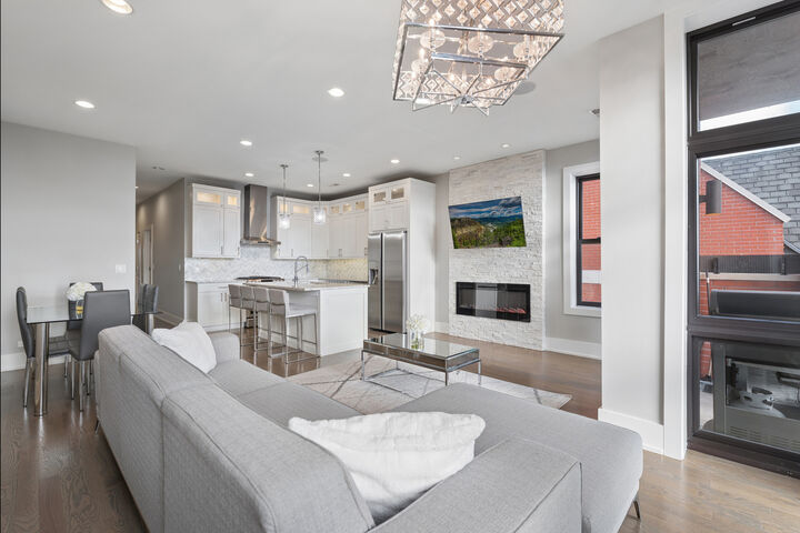 Property Photo:  4220 S Ellis Avenue 4N  IL 60653 