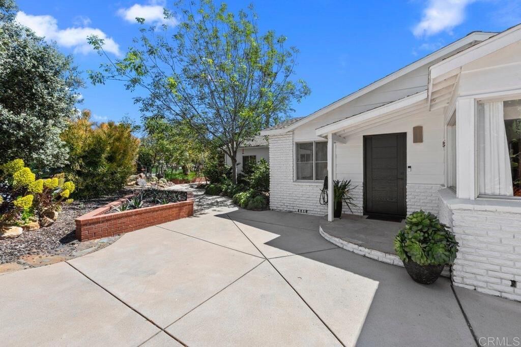 Property Photo: 1645 Noma Lane CA 92024
